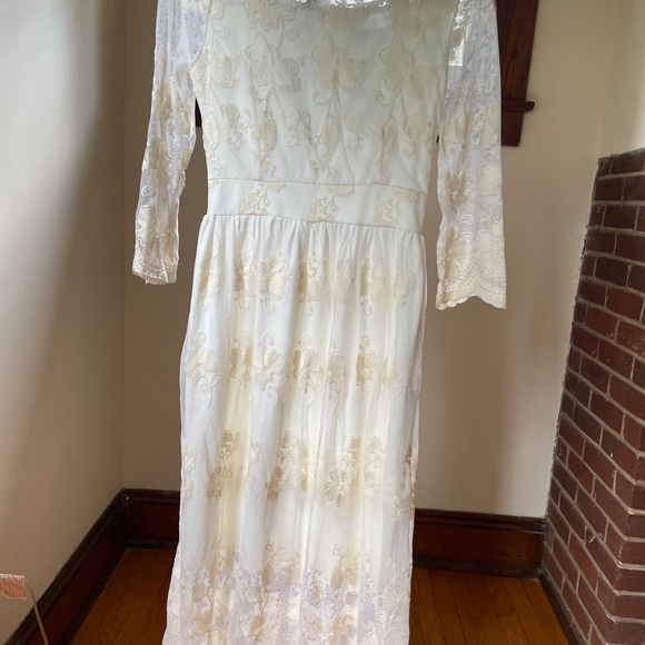 Lace dress - Picture 7 of 10